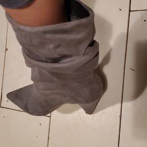 Gray size 9 1/2 like new boots
